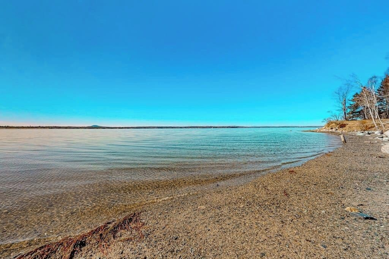 Beach 5, Cozy Seaside Retreat w/ Waterfront Deck, Expansive Lawn, & Breathtaking Sunsets, Hancock
