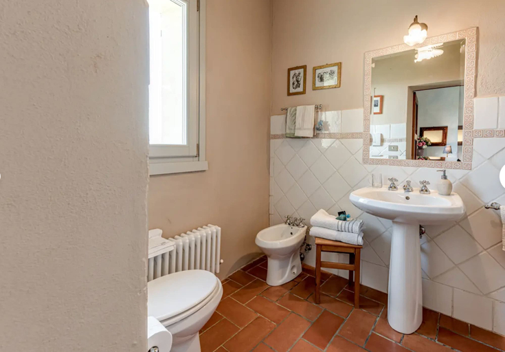 Bathroom 4, Villa Porcigliano Olive Grove, Florence