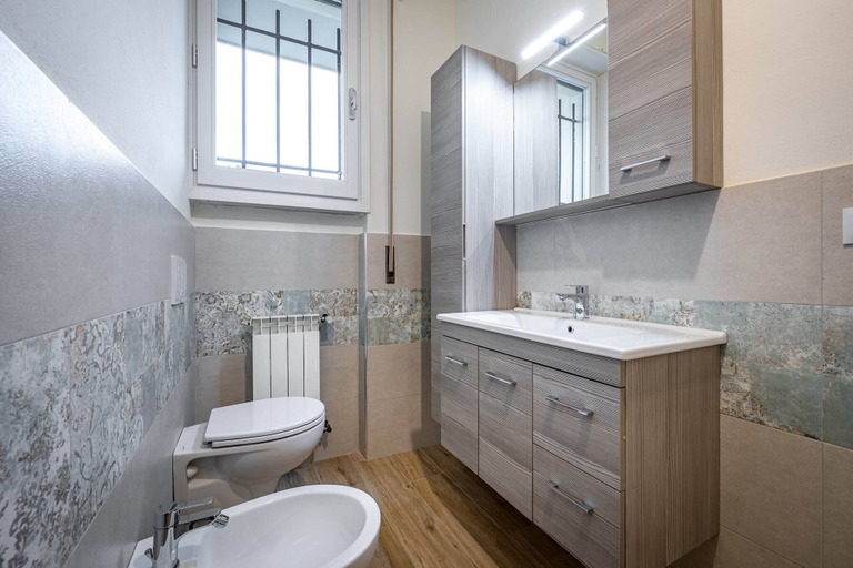 Bathroom 4, Pietrafitta, Florence
