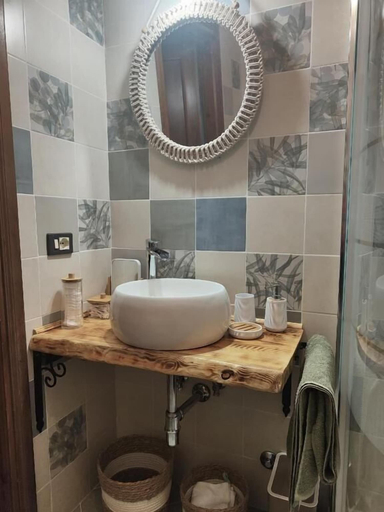 Bathroom 5, Casale dei ricordi, Frosinone