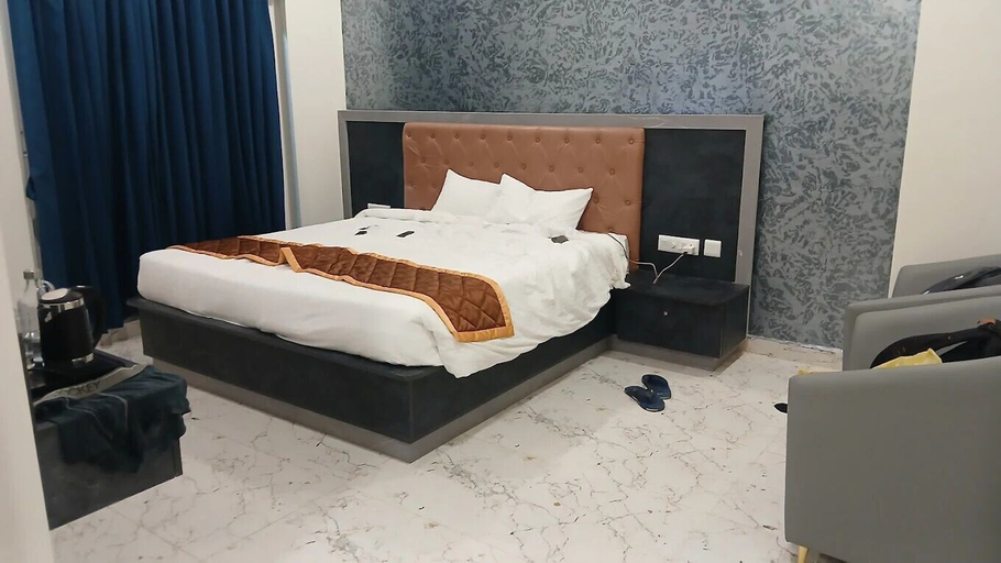 Room 5, SRS Hotel Manor, Ramanagara