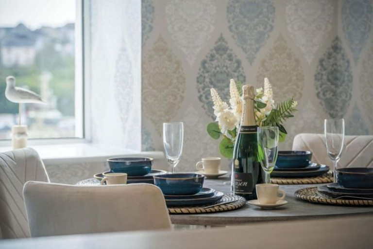 Food & Drinks 5, Harbour View - 2 Bedroom Apartment - Milford Haven, Pembrokeshire