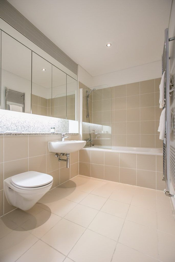 Bathroom 3, IFSC Townhouse Apartments, Dublin