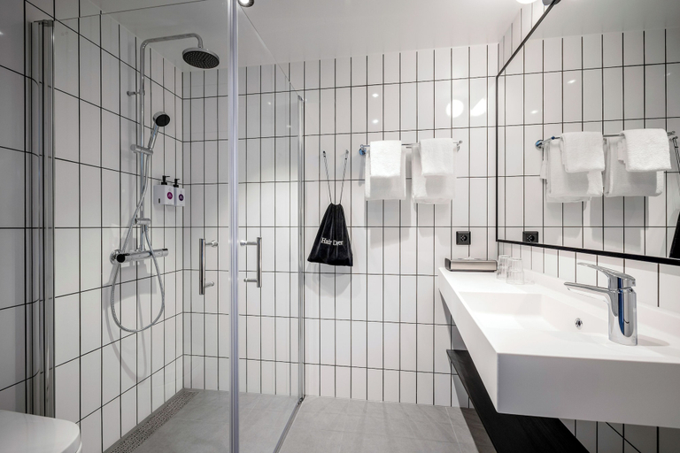 Bathroom 5, Quality Hotel Waterfront Alesund, Ålesund