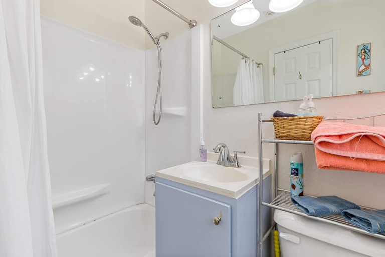 Room 4, 5 Mins to Nokomis Beach Tropical Bungalow, Sarasota