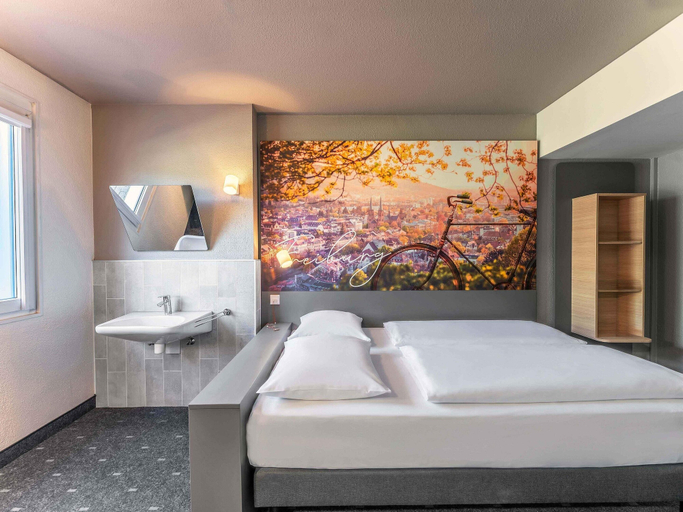 Bedroom 3, B&B HOTEL Freiburg-West, Freiburg im Breisgau