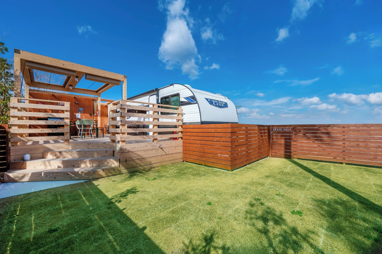 Property grounds 5, Glamping Trailer Lanikai, Awaji