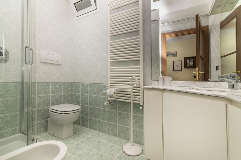 Bathroom 3, La Casetta Sull'Albero child friendly, Savona
