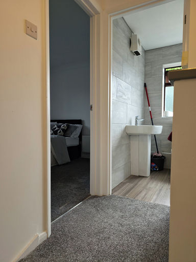 Room, Tranquil Cottage Oasis in Rainham, London