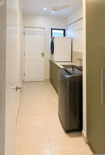 Room 4, Zen Elysium Pool - Patio - Work Desk - Garage, Lee Point-Leanyer Swamp