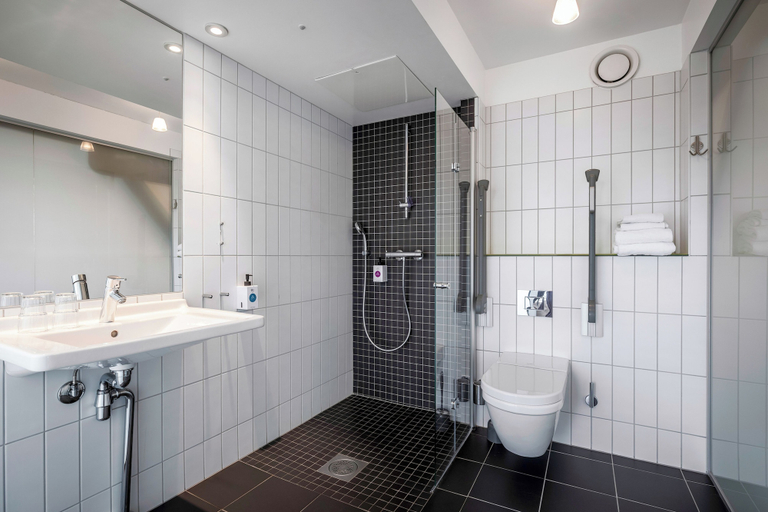 Bathroom 5, Quality Hotel Waterfront Alesund, Ålesund