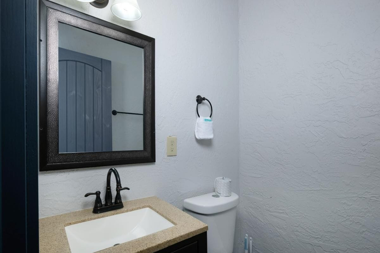 Bathroom 3, Splash N' Love Shack, Sevier