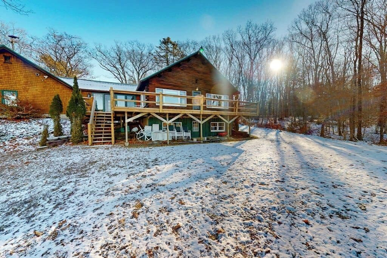 Exterior 4, Riverfront Retreat With a Furnished Deck, Washer/dryer & Fast Wifi, Lincoln