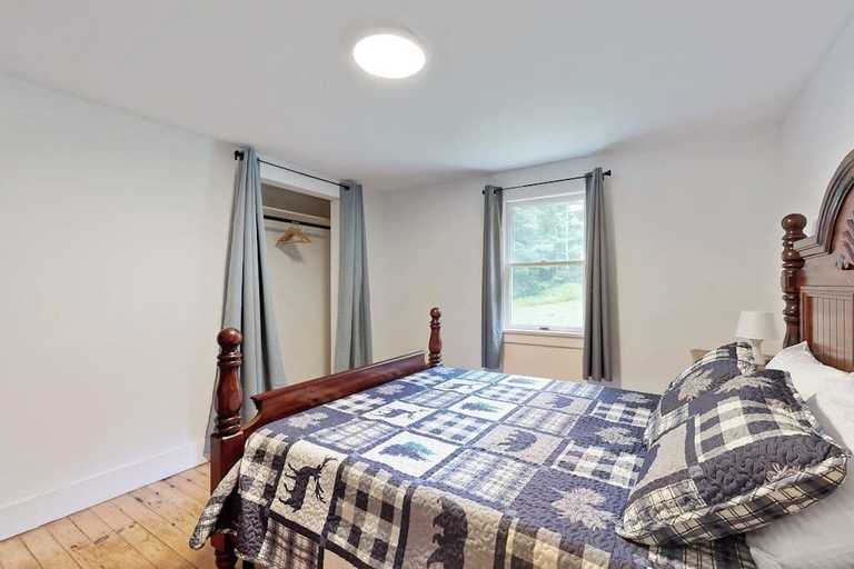 Room 5, Charming Cottage With Modern Updates, BBQ Grill, and Nearby Attractions, Knox