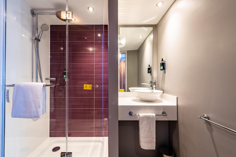 Bathroom 5, Premier Inn Essen City Limbecker Platz, Essen