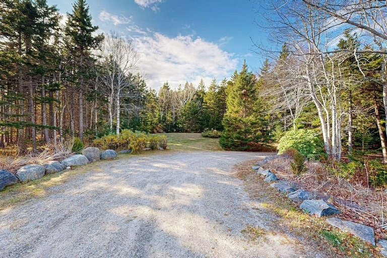 Exterior 2, Private Oceanfront Home -- 2 Fireplaces, 4 Decks & Grill, Dog-friendly, Lincoln