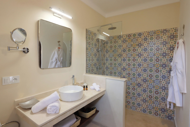 Bathroom 5, Riad Laora et SPA, Marrakech