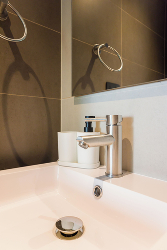 Bathroom 2, Parkside Oasis Chic 2BR Retreat Pool, Cordillera