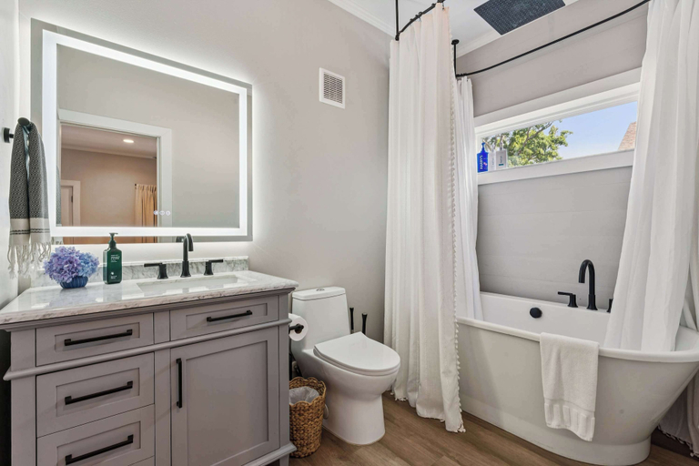 Bathroom, Loft Haven Rooftop Terrace, Mecklenburg