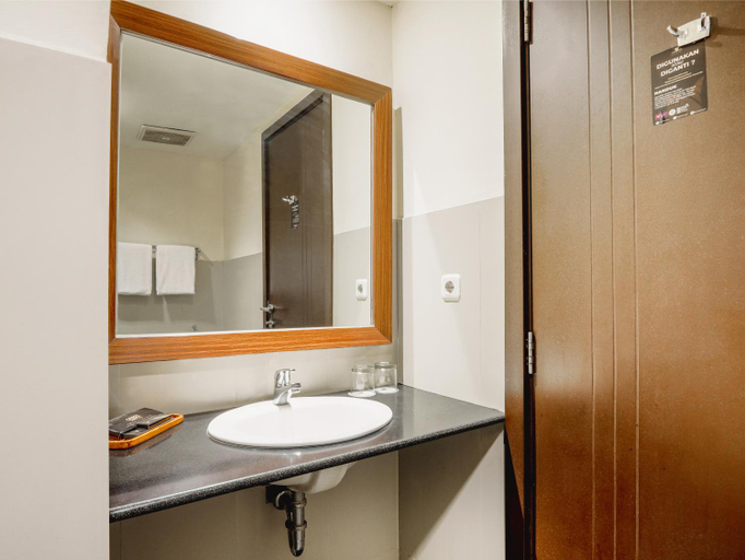 bathroom 8