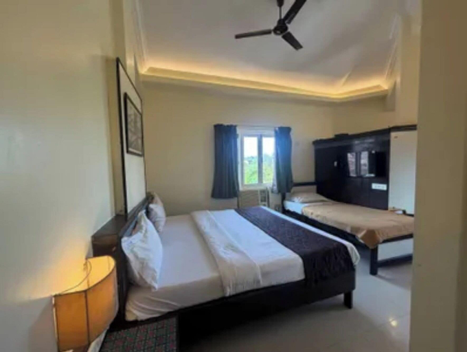 Room 4, Fabhotel Ria Residency, North Goa