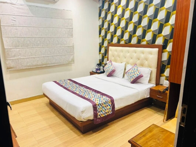 Room 4, New SV Grand Hotel, Varanasi