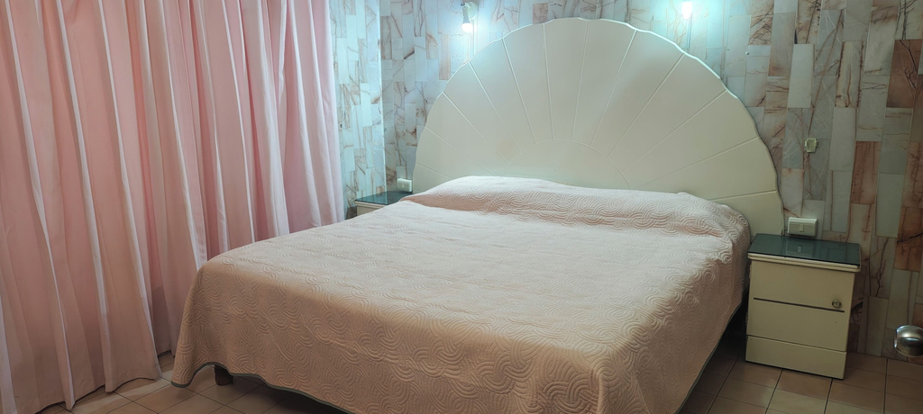 Room 5, Hotel, Guasave
