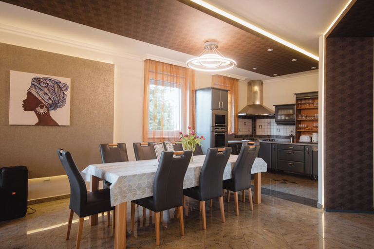 Dining, Vámosszabadi partyház, Győr