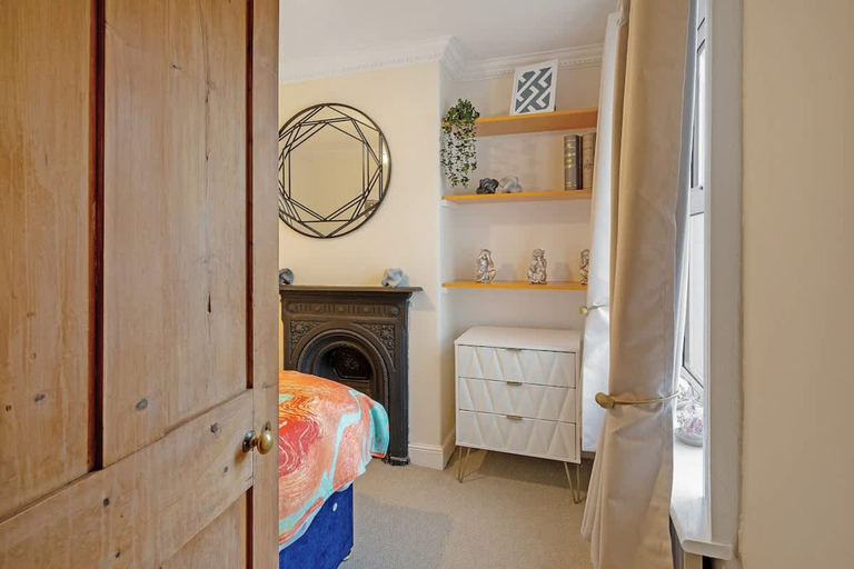 Room 4, Cotswolds 3BD 1 5 Bath Garden City Centre, Gloucestershire