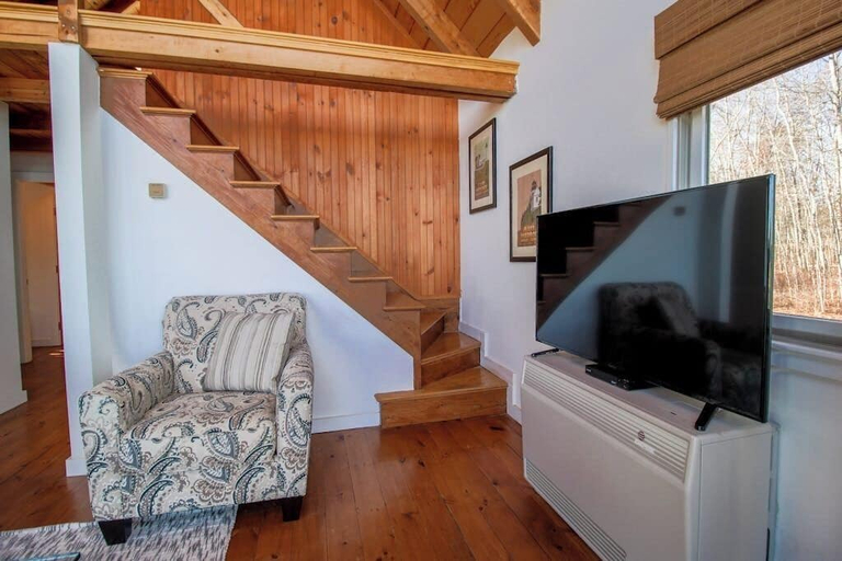 Living area 5, Remodeled Waterfront Home With Wraparound Deck, Water Views, & Beach Access, Lincoln