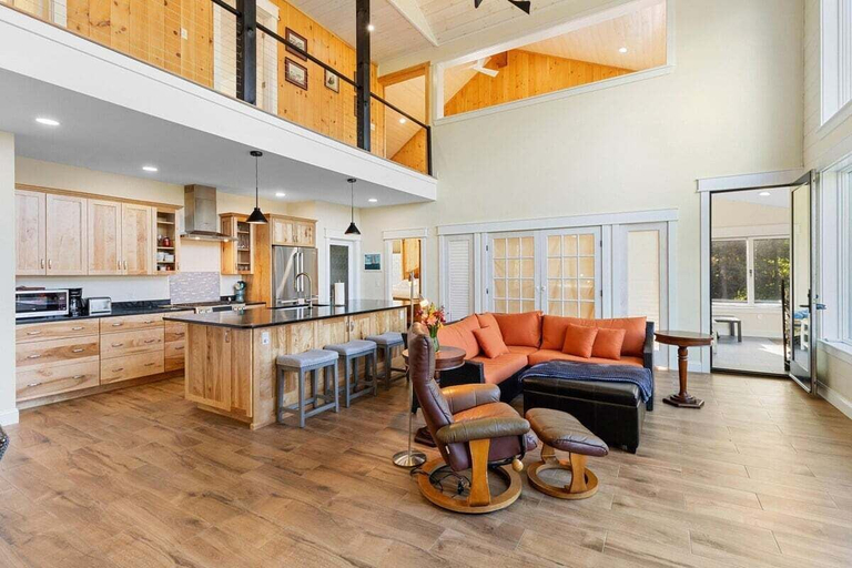 Living area 3, Modern Dreamy Moosehead Home - Lake Views, Walk to, Piscataquis