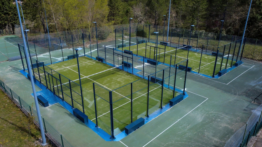 Sport court 2, 6-person Stunning Duplex Holiday House, Ardèche
