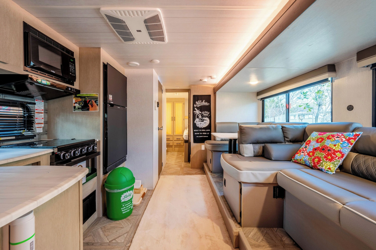 Living area, Glamping Trailer Lanikai, Awaji