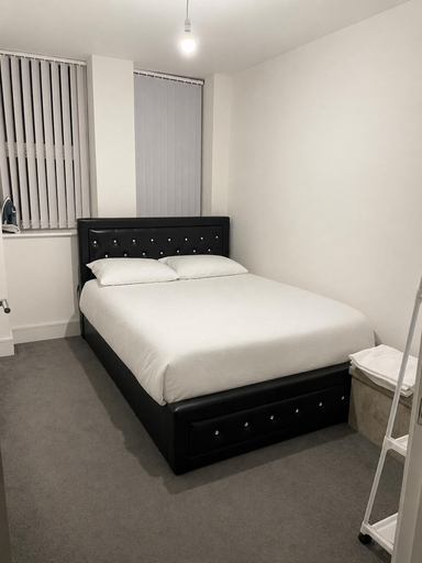 Room 3, Modern 1 bed Flat- 20mins From Central London, London