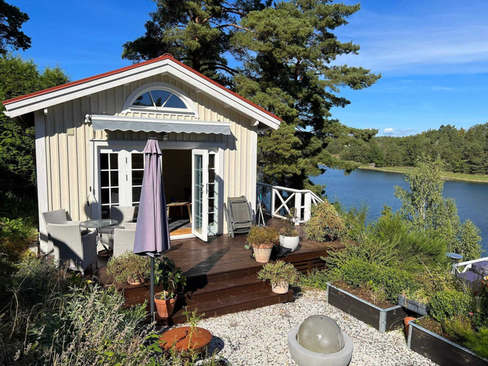 Primary image, Lakeside Cabin with Panoramic Views, Värmdö