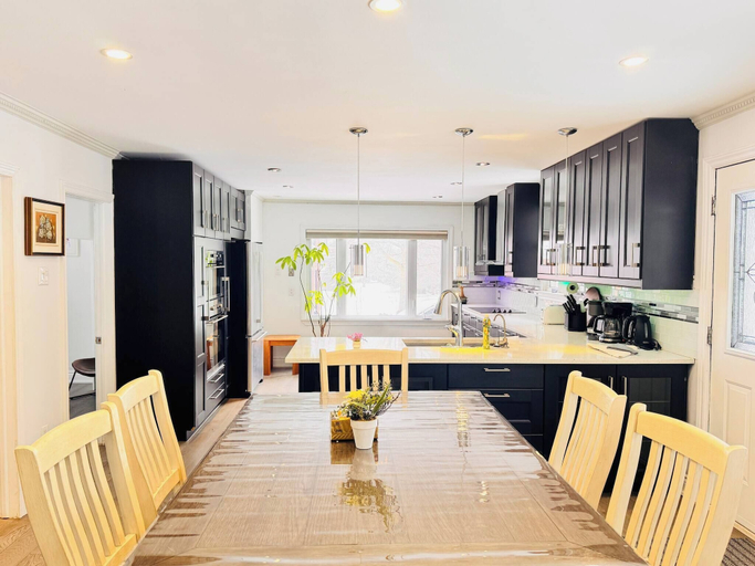 Dining room 2, Charming Bungalow Retreat in Whitby, Canada, Durham