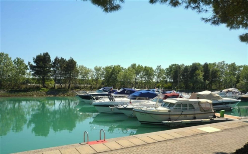 Marina 2, Prestigious Townhouse Attached to Marina Punta Verde Docks, Udine
