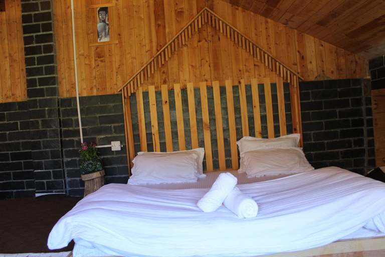 Bedroom 2, Dhauladhar Woodhouse, Kangra