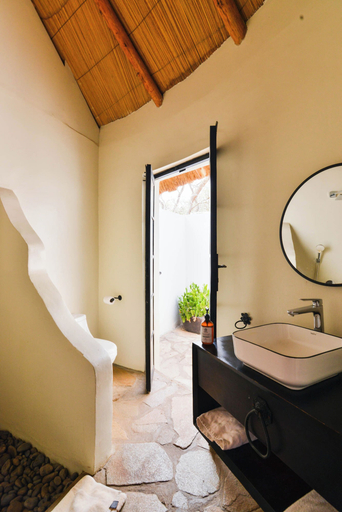 Bathroom 3, Sambiya River Lodge, Kibanda