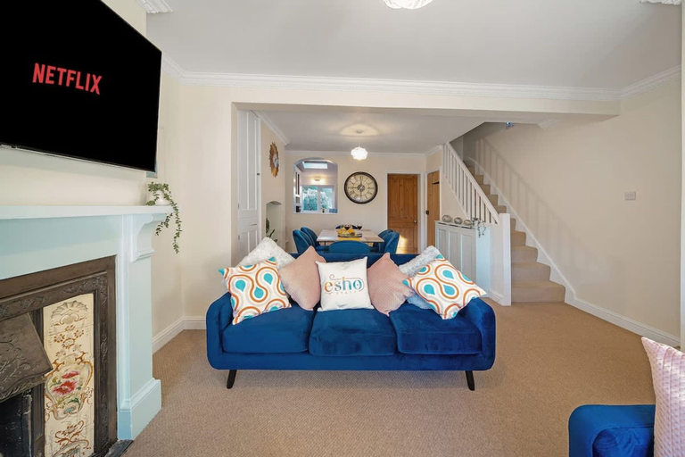 Room 2, Cotswolds 3BD 1 5 Bath Garden City Centre, Gloucestershire