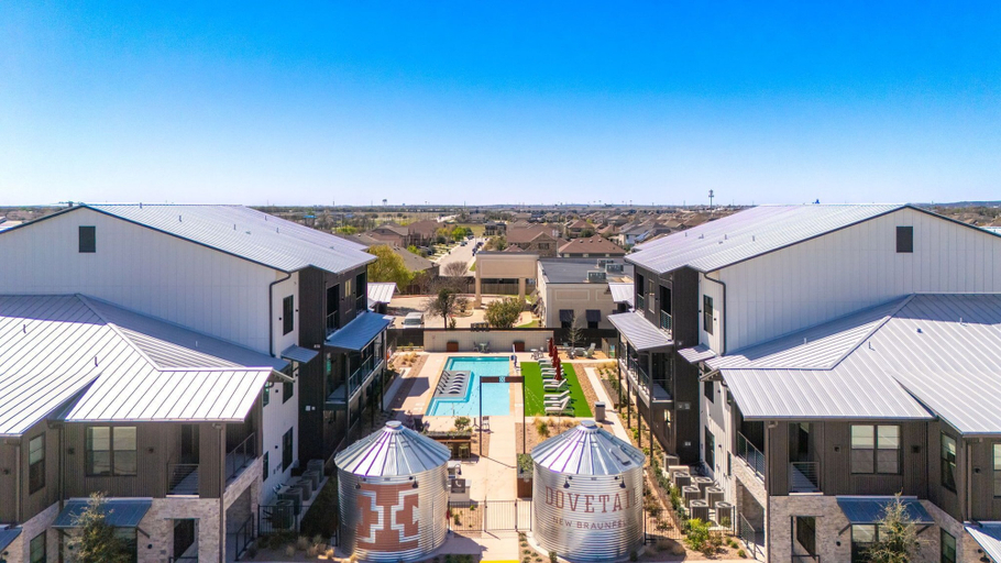 Exterior 3, Luxe Condo Prime Location 5-star Comfort, Comal