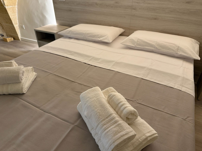 Room 5, Molo Mazzini, Lecce