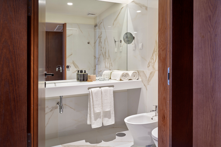 Bathroom, The Vinea Collection Hotel, Monção