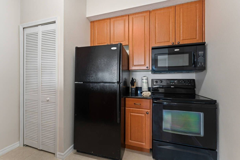 Private kitchen, Modern 2BR Suite Near Universal & I-drive, Orange
