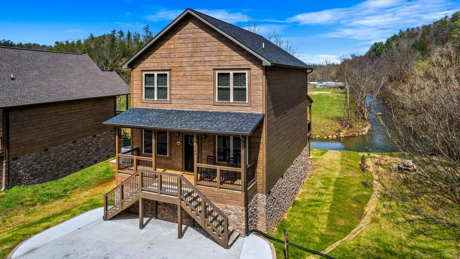 Exterior 2, Cabin By The Creek, Sevier