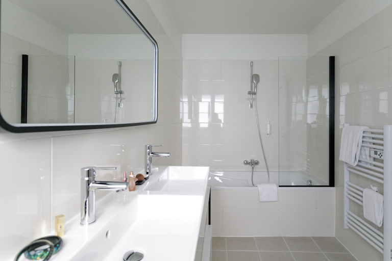 Bathroom 4, Hôtel Impérator, Hérault