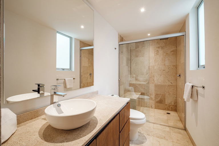 Bathroom 4, New Apartments La Condesa by VIATO Homes, Mexico City