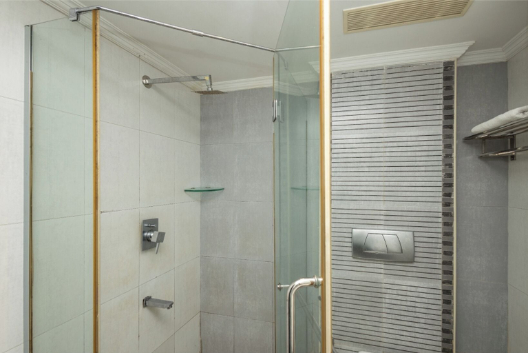 Bathroom 4, THE SENATE HOTEL BY ADDON, Ernakulam