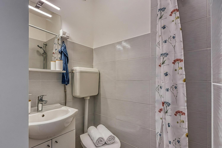 Bathroom 3, Lasta Losin Town Rooms - Happy Rentals, Mali Lošinj