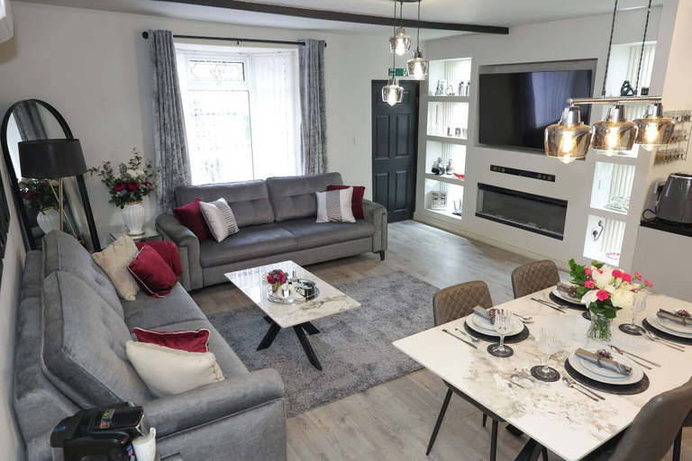 Living room 2, Contactors Welcome - Wifi - Games Room & Air Con, Bradford